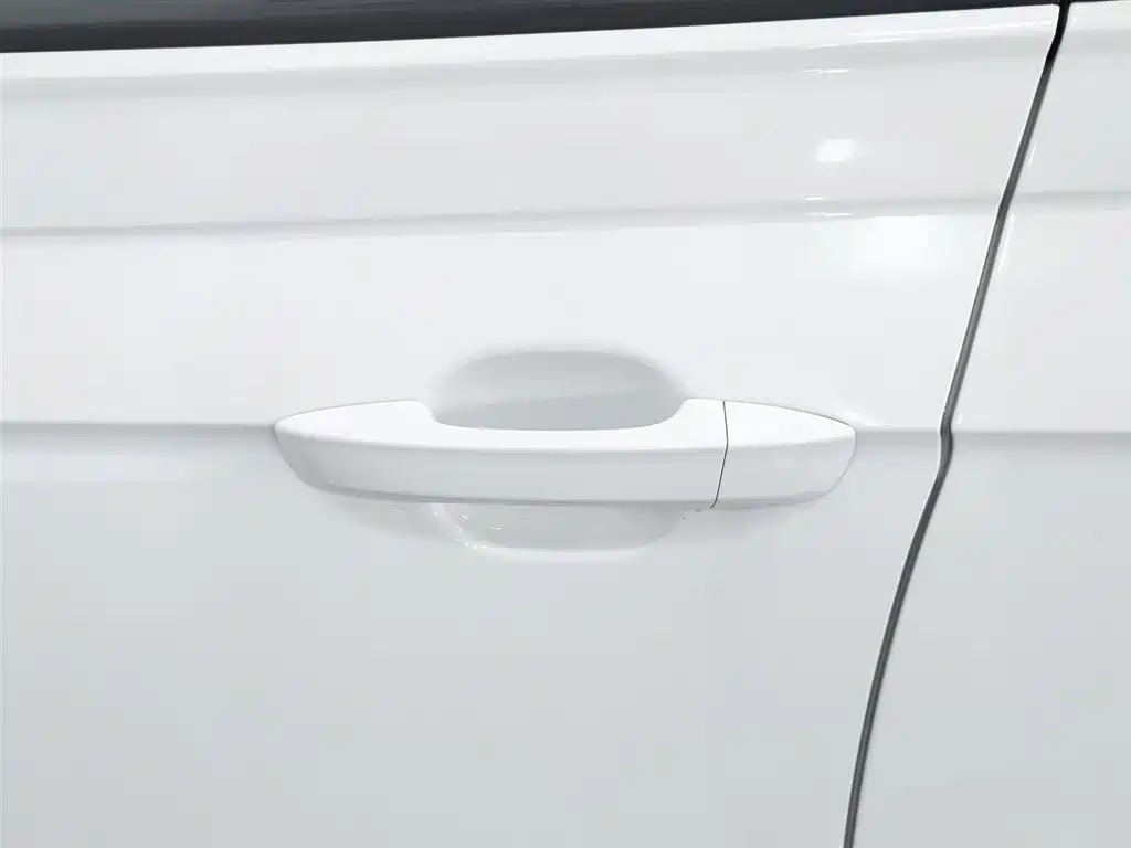 Volkswagen Polo 2021 Plus 1.5L Automatic Panorama Enjoyment Edition фото 18