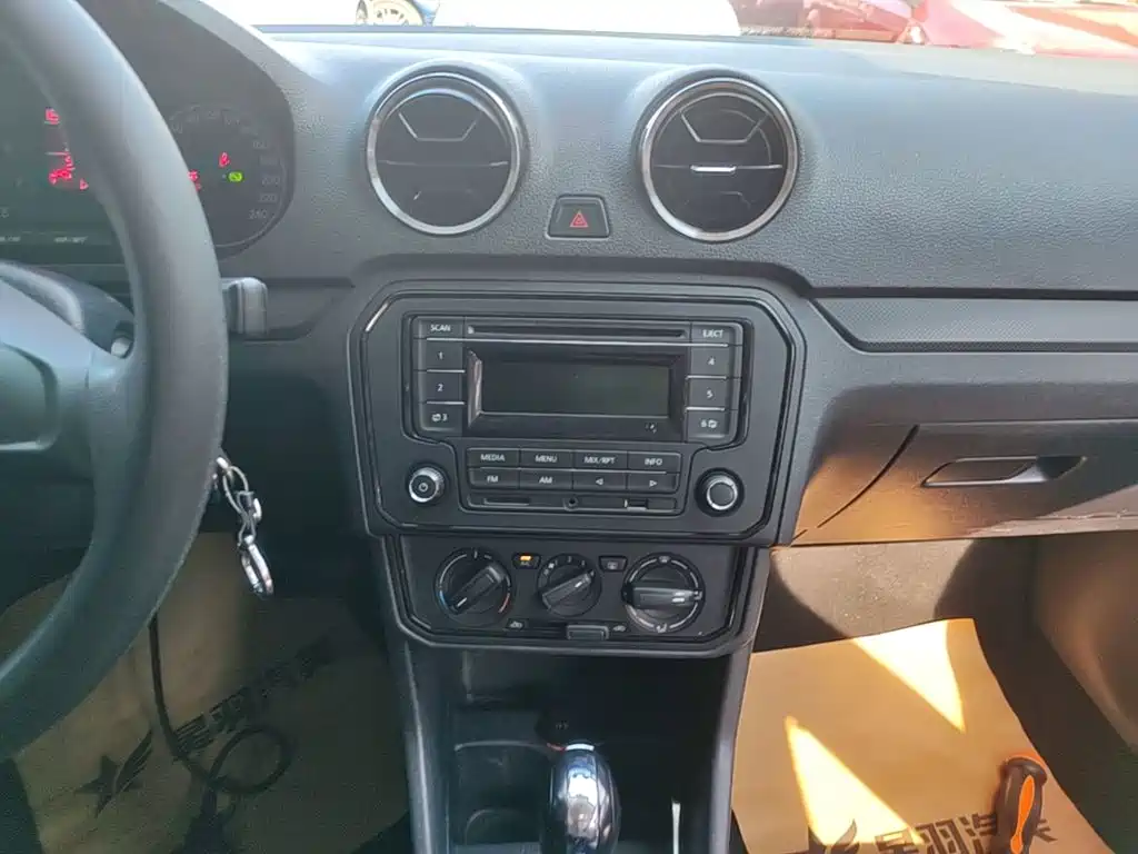 Фото 13 - Volkswagen Jetta