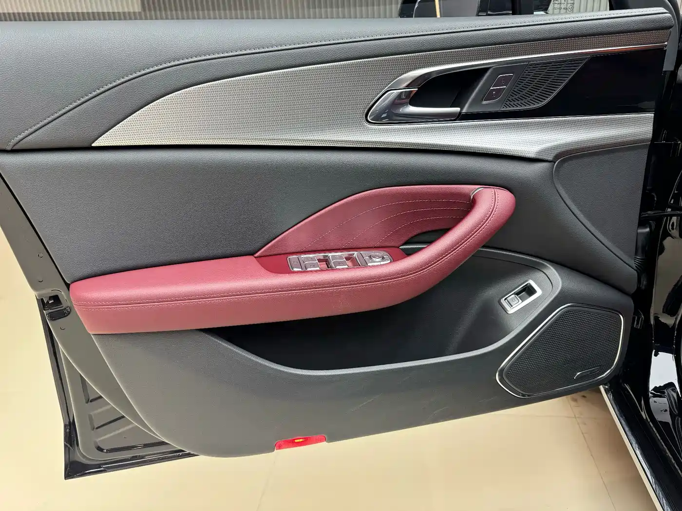 Hongqi H5 2024 1.5T DCT Smart Connect Flag Rhythm Edition фото 8