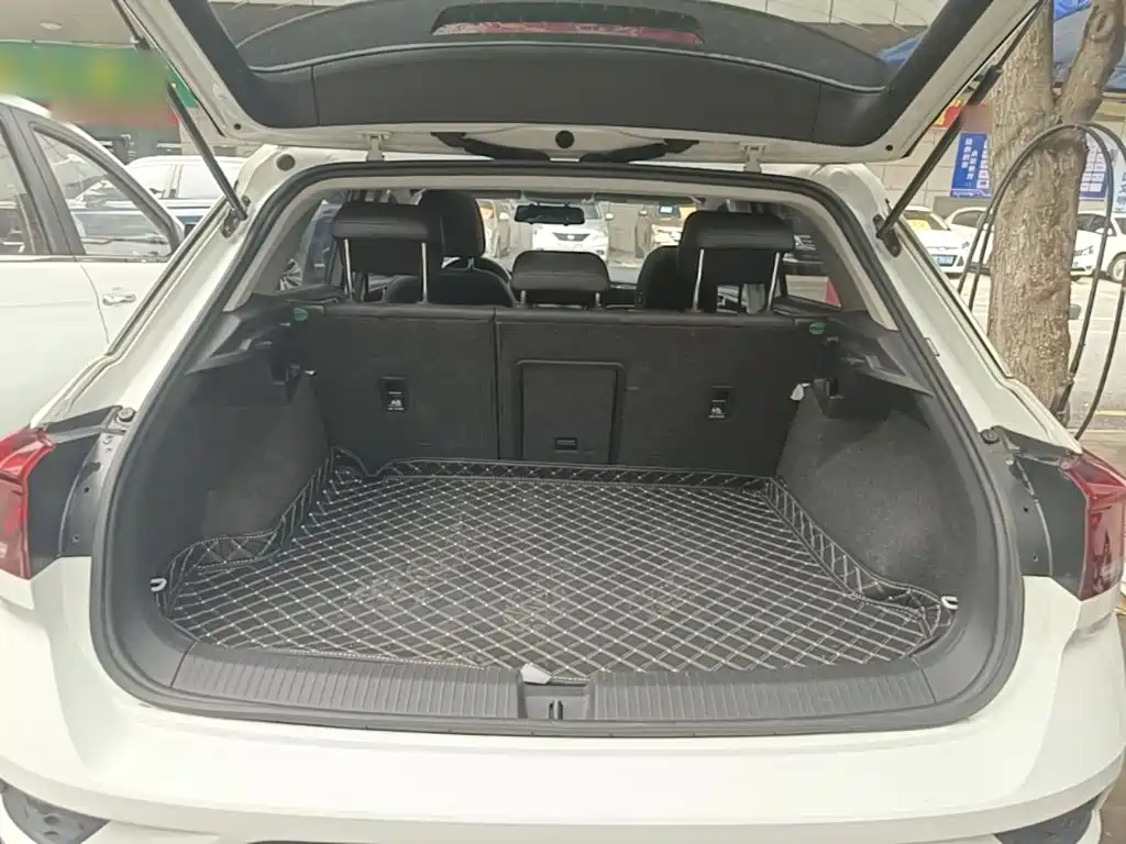 Фото 19 - Volkswagen T-ROC