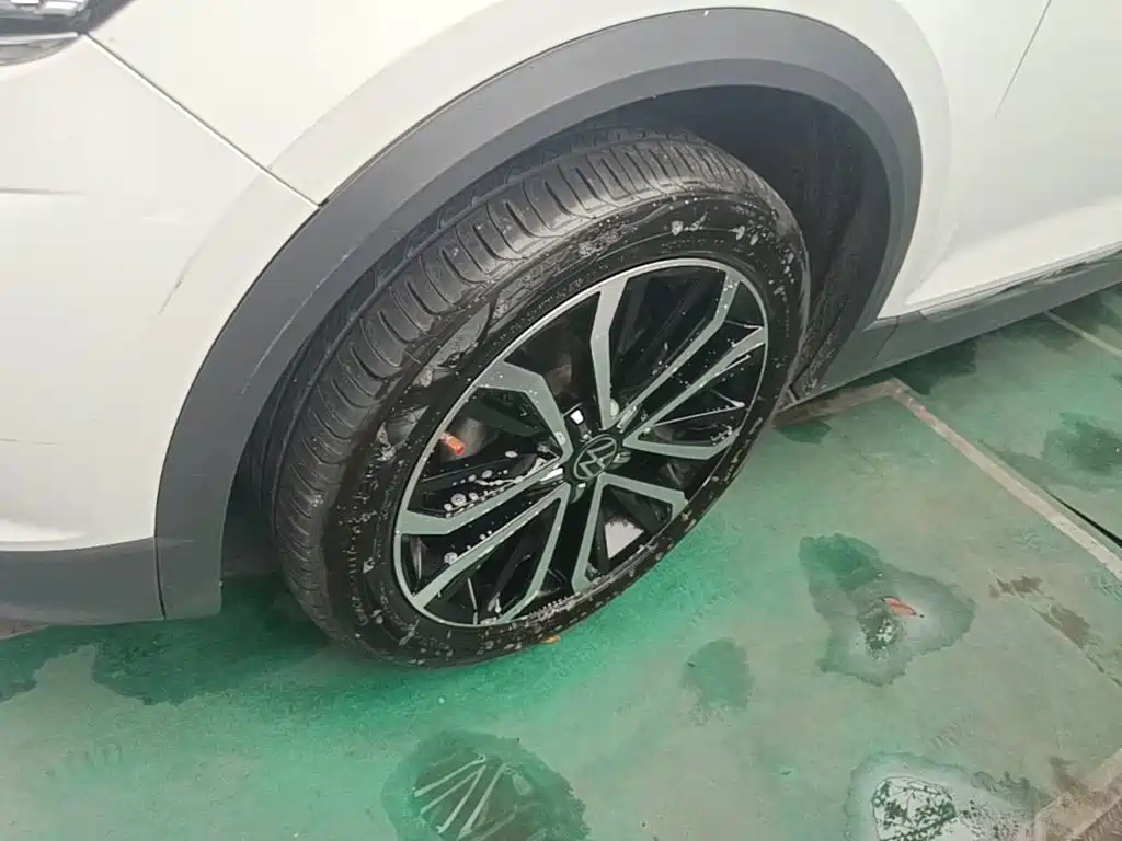 Фото 23 - Volkswagen T-ROC