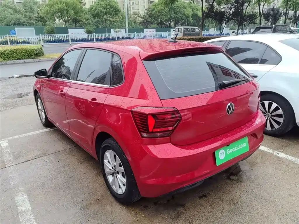 VOLKSWAGEN POLO