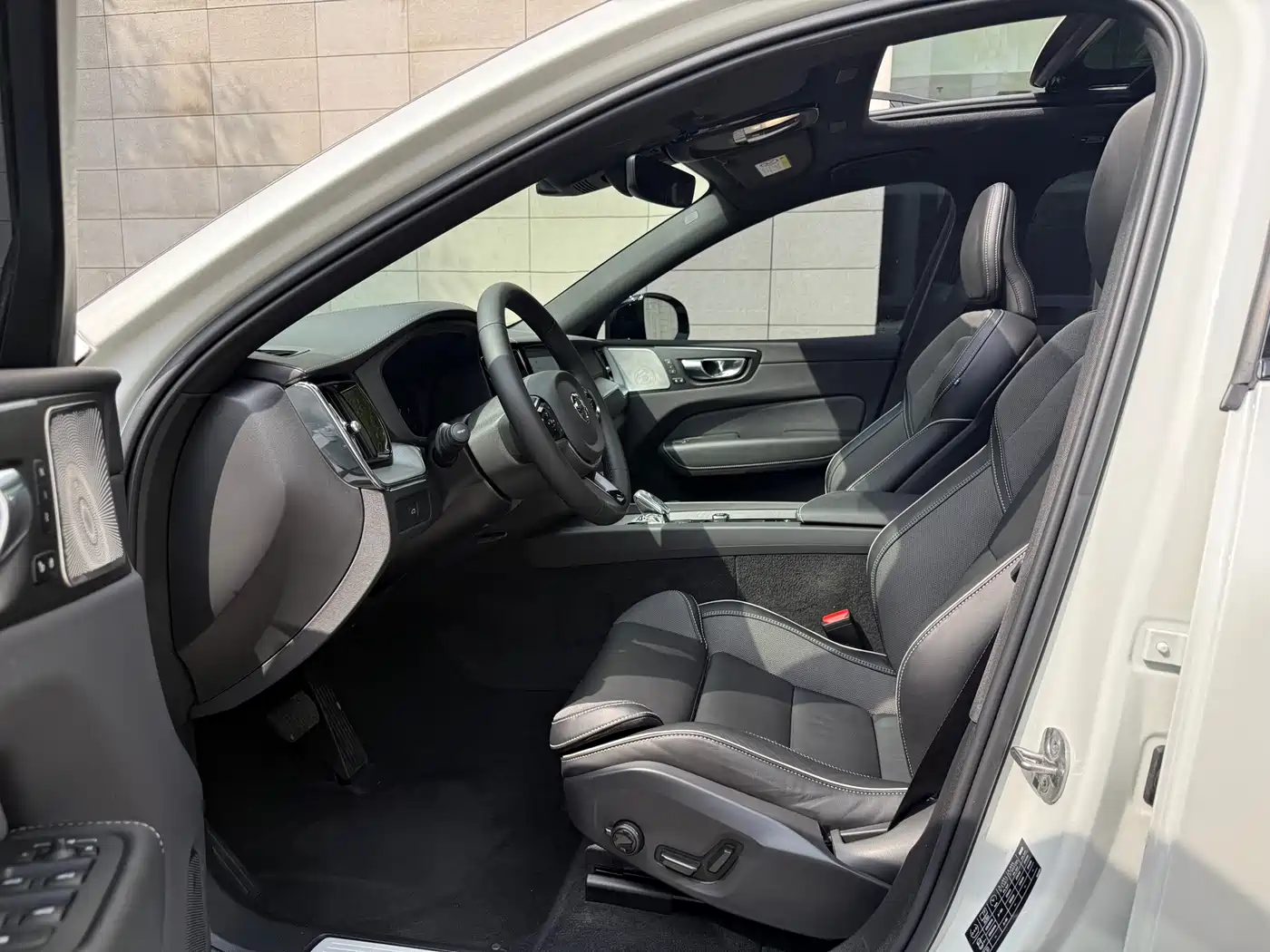Photo 10 - Volvo XC60