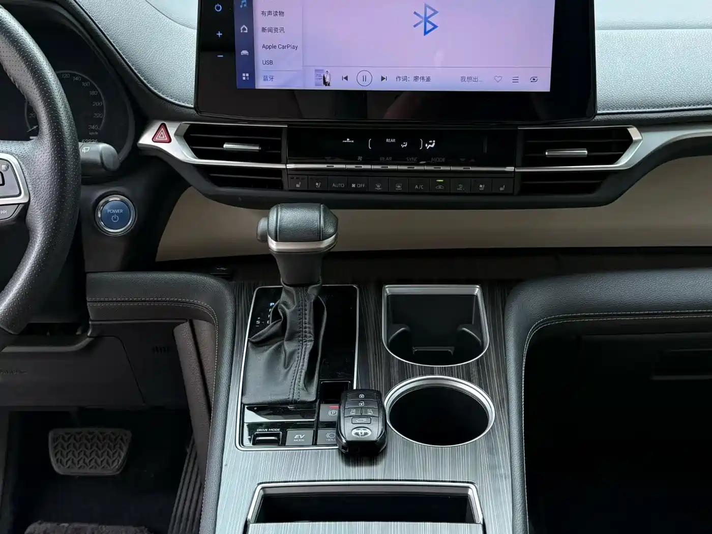 Toyota Sienna 2021 2.5L Hybrid Ultimate Edition фото 7