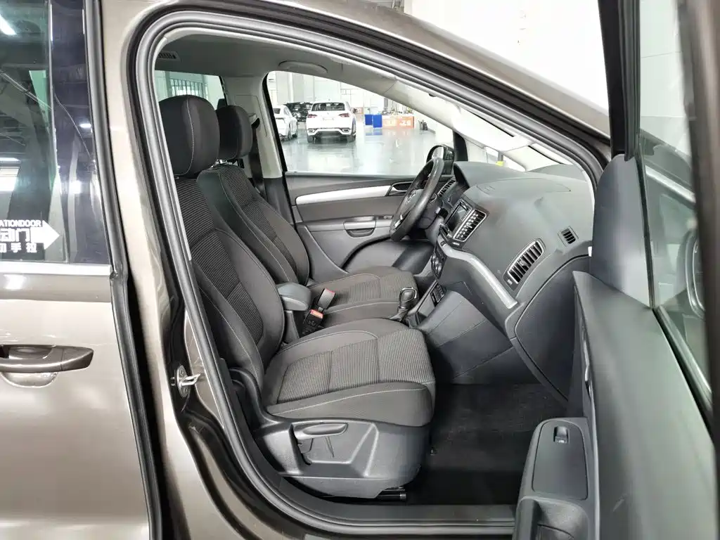 Volkswagen Sharan 2018 2018 380TSI Comfort 7-Seater