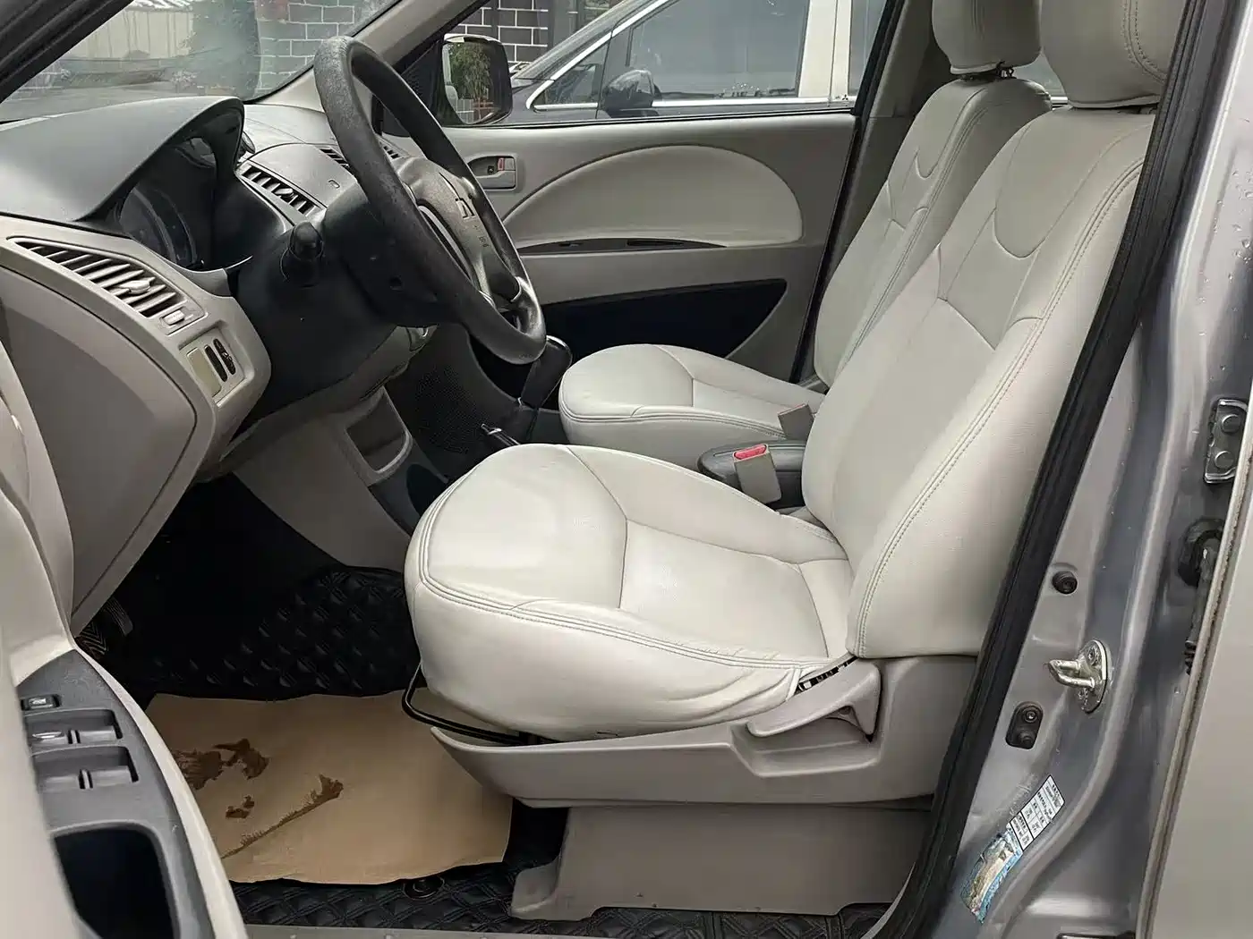 Mitsubishi Zinger 2011 2.0L Manual Luxury фото 9