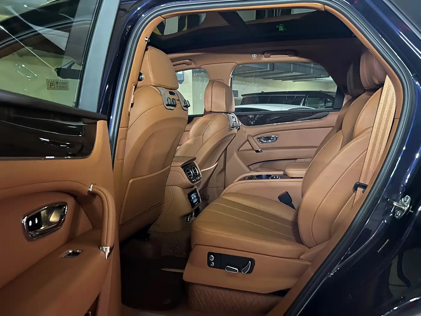 صورة 7 - Bentley Bentayga