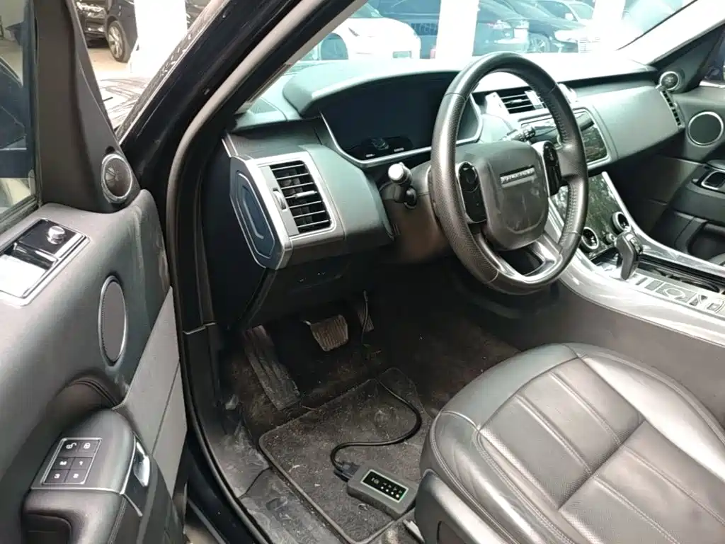Фото 21 - Land Rover Range Rover Sport