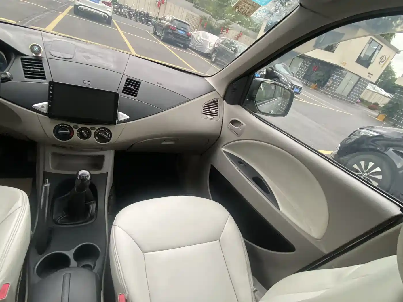 Mitsubishi Zinger 2011 2.0L Manual Luxury фото 19