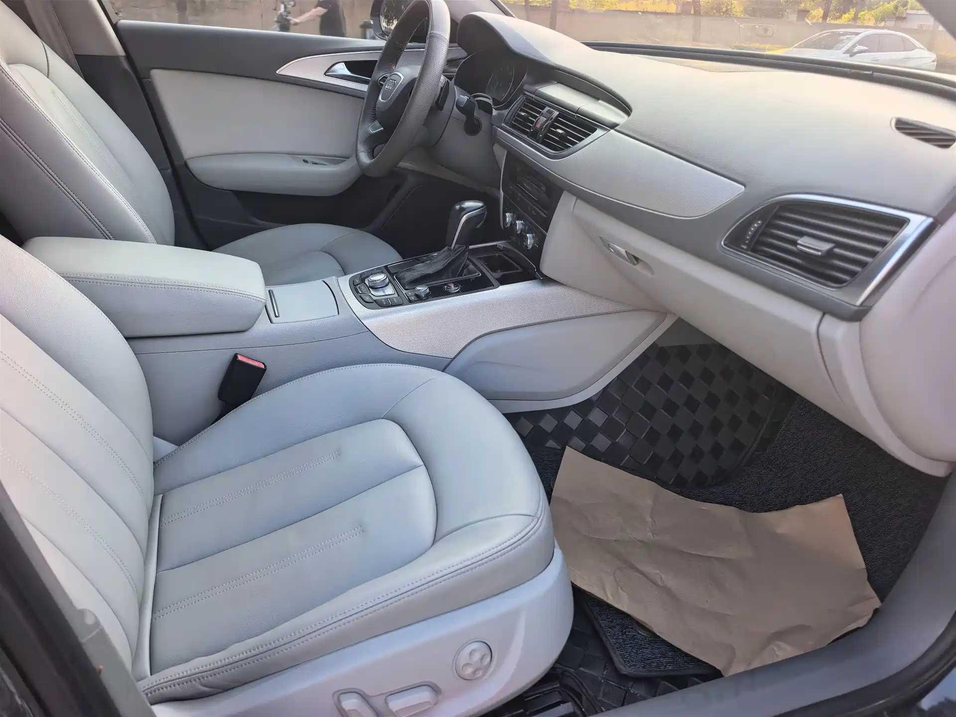 Фото 5 - Audi A6L