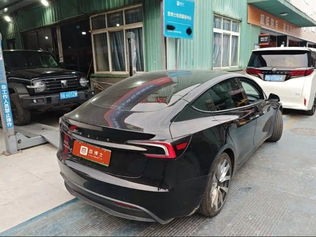 Фото 3 - Tesla Model 3