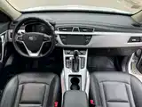 Фото 8 - Geely Atlas