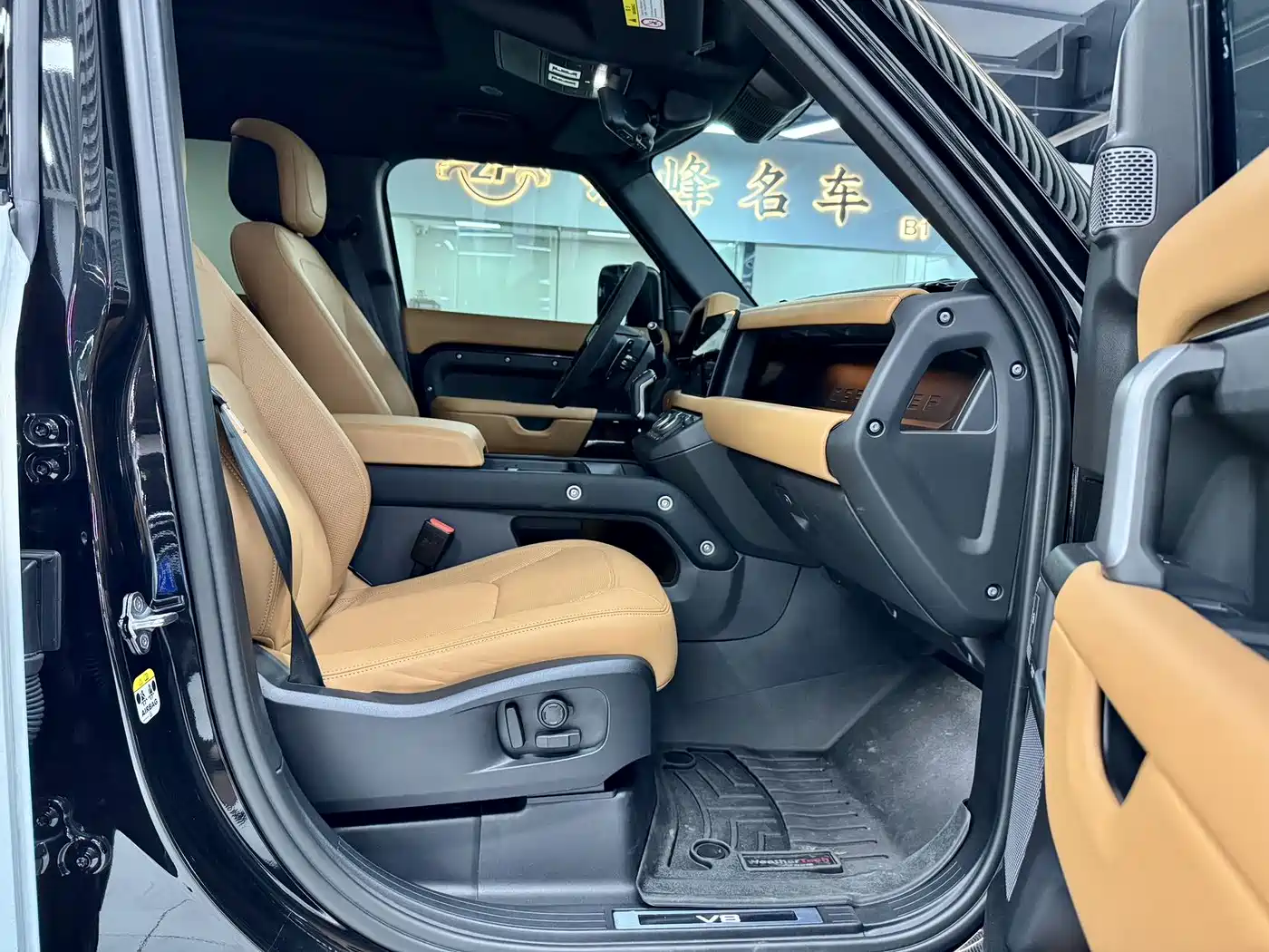 Land Rover Defender 2025 110 5.0T V8 фото 13