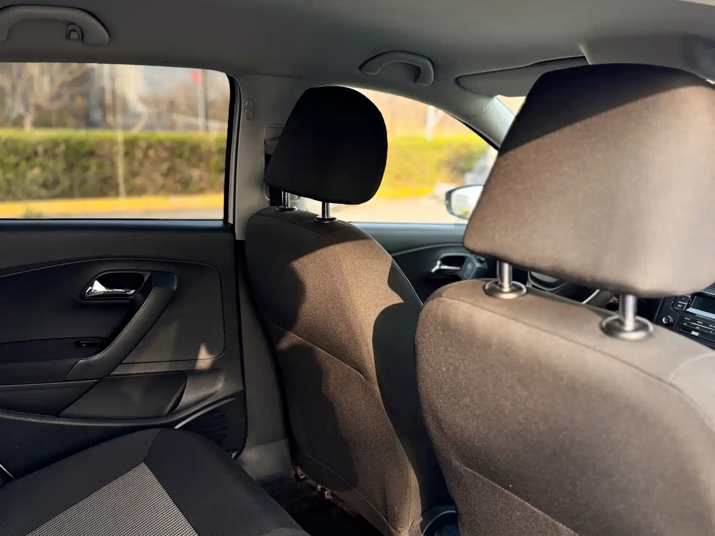 Volkswagen Polo 2014 1.4L Manual Trend Edition фото 20