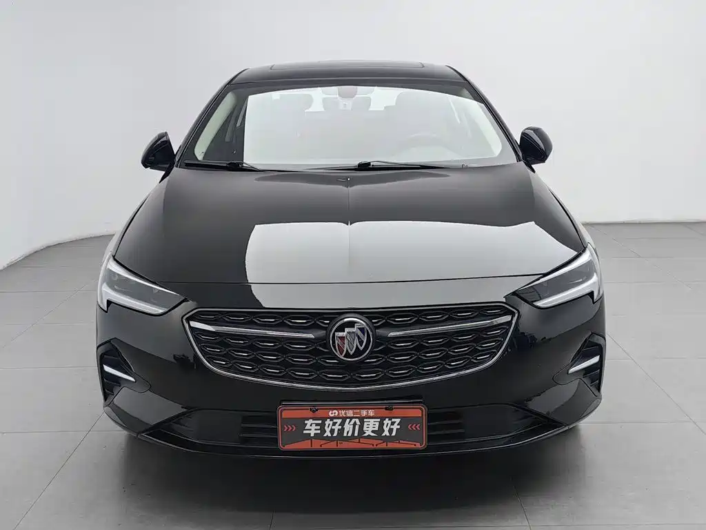 Photo 3 - Buick Regal