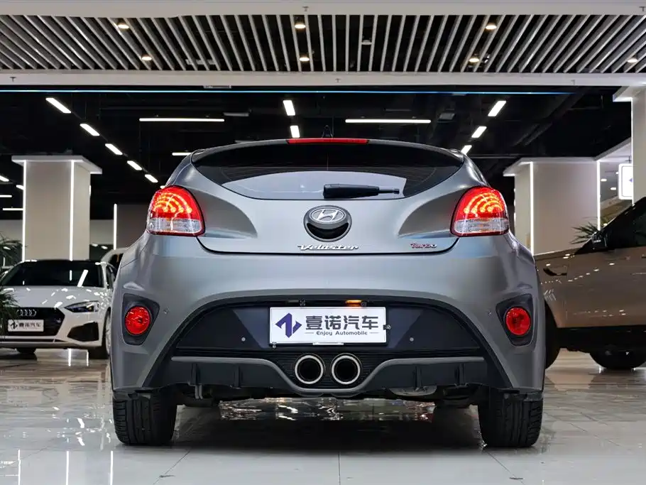 Hyundai Veloster 2015 1.6T Automatic Luxury Edition фото 6