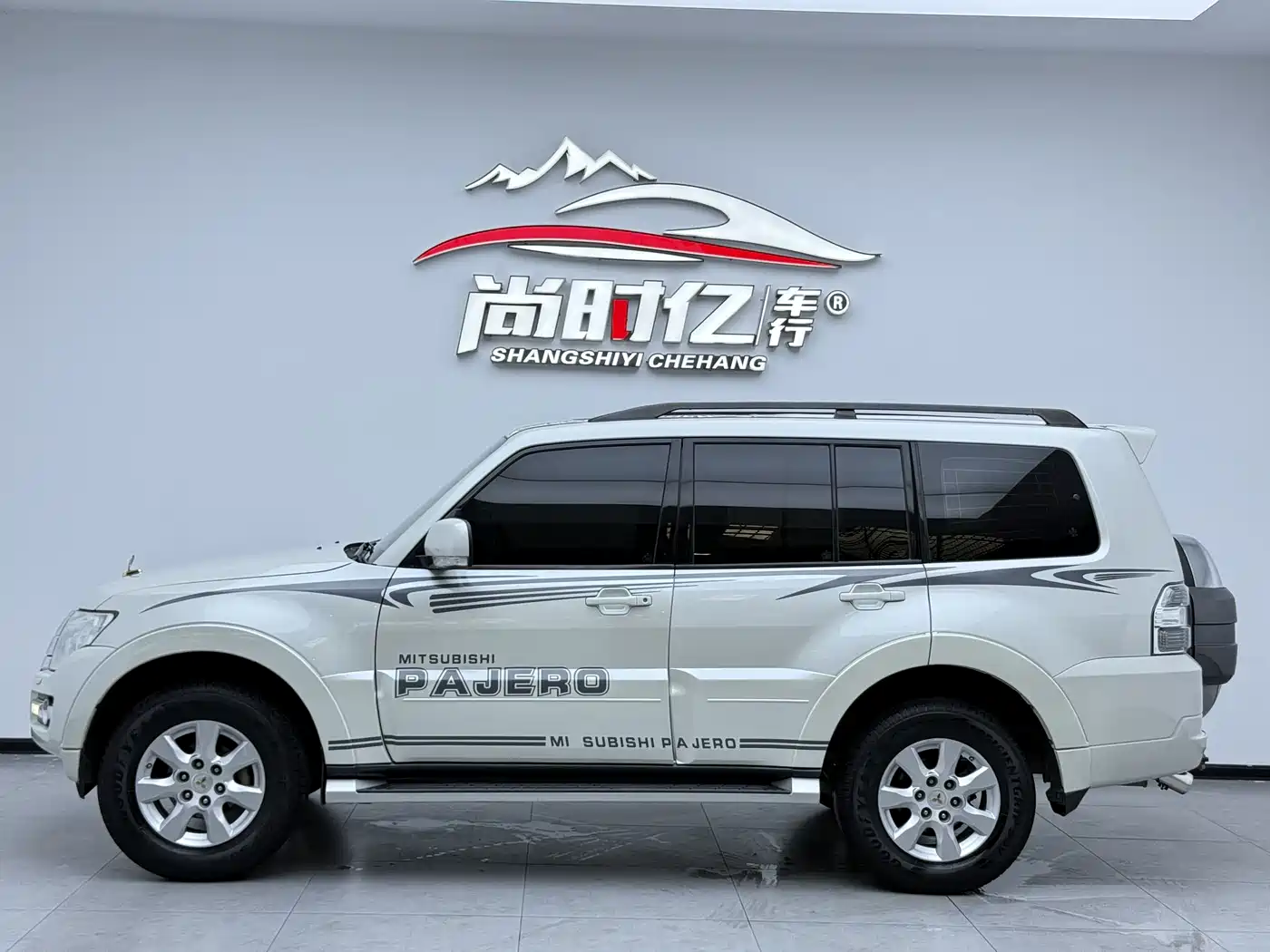 Mitsubishi Pajero (Import) 2018 3.0L Automatic Luxury Edition фото 4
