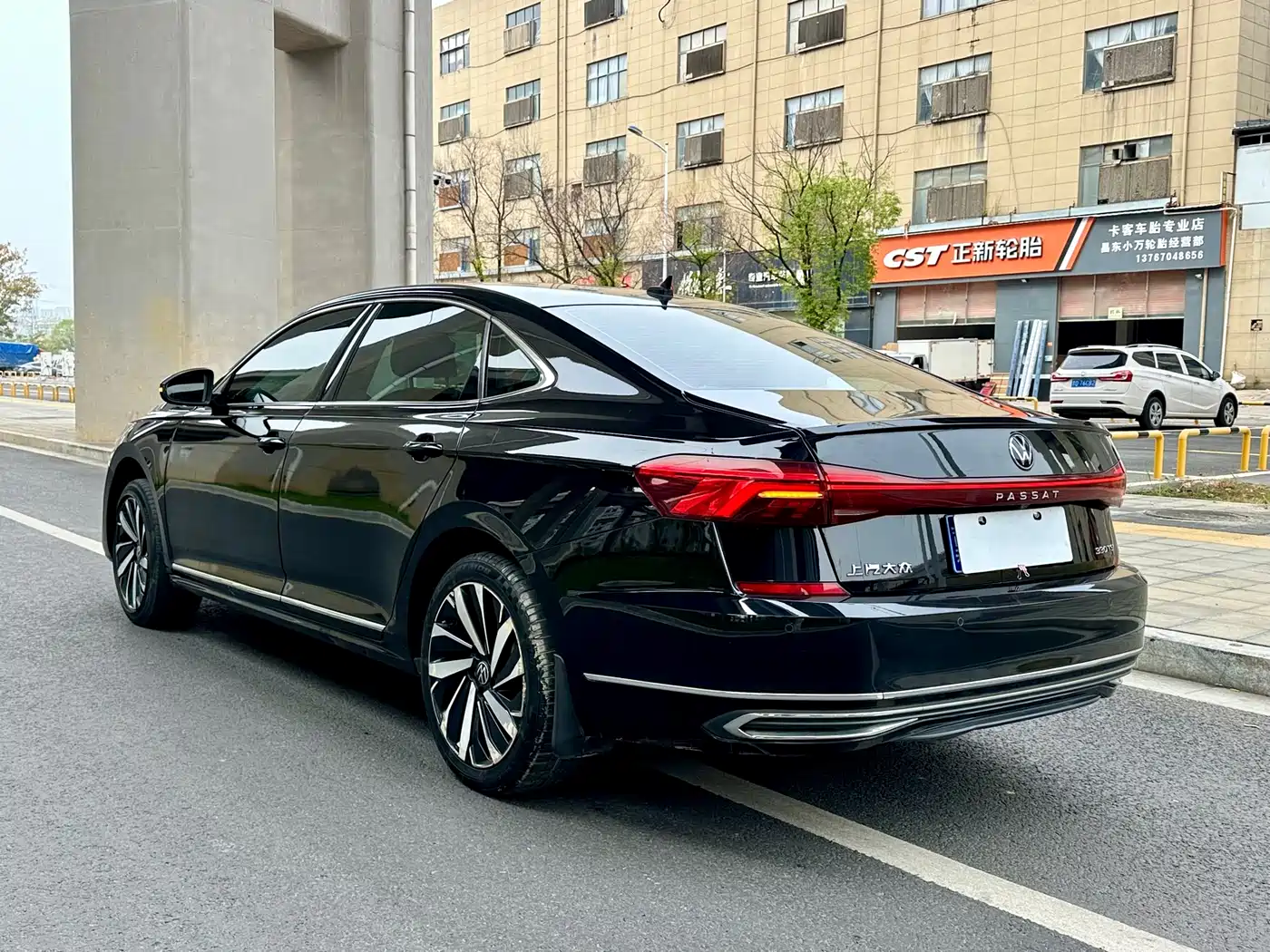 Volkswagen Passat 2022 330TSI Starlight Elite Edition фото 8