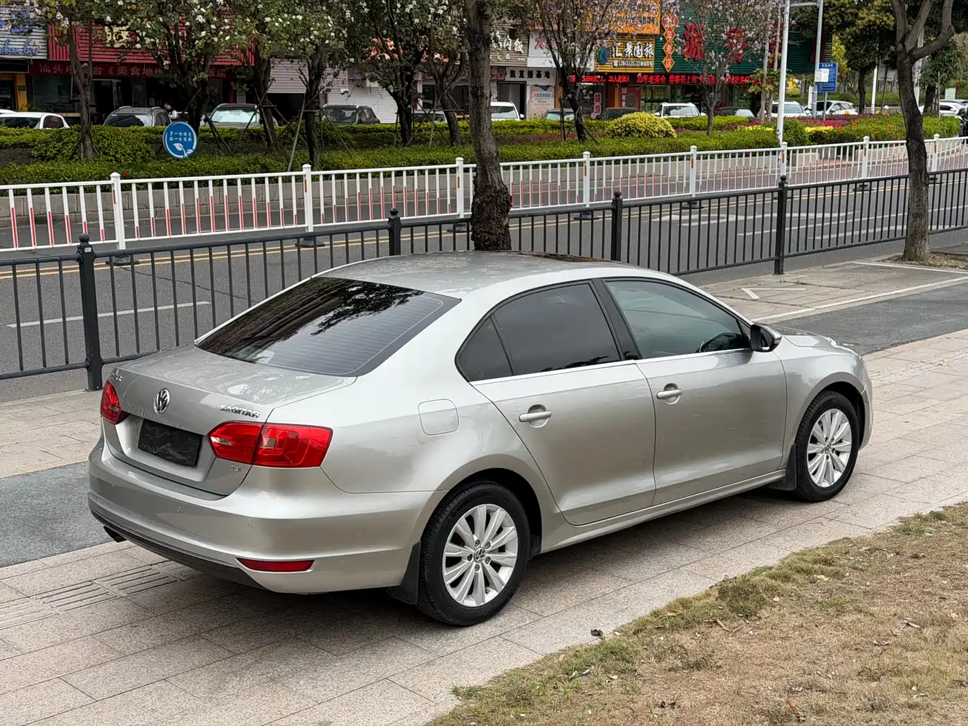 Volkswagen Sagitar 2014 1.4TSI Automatic Luxury фото 4