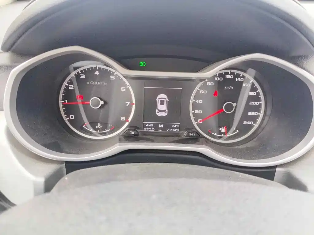 Photo 4 - Geely Atlas