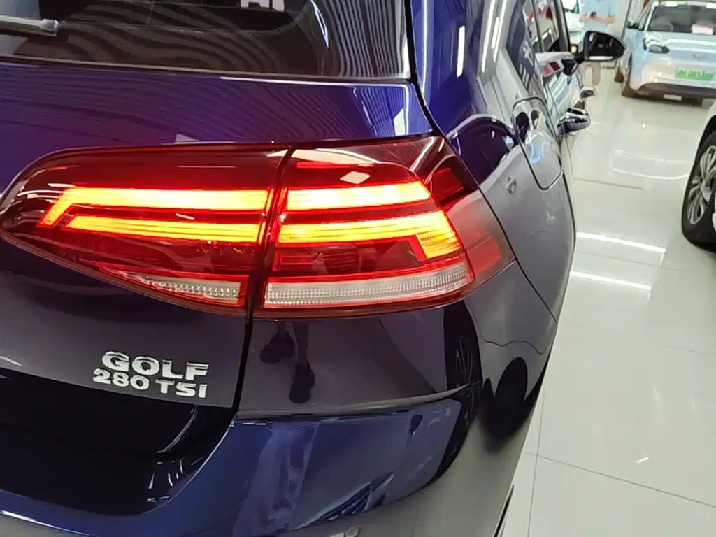 Фото 8 - Volkswagen Golf