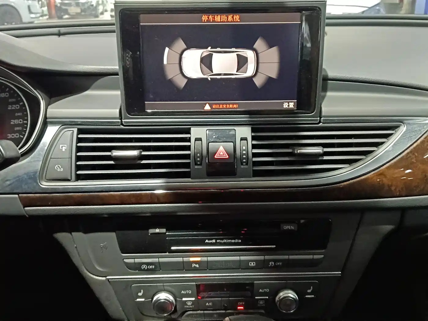 Audi A6L 2014 30 FSI Luxury фото 9