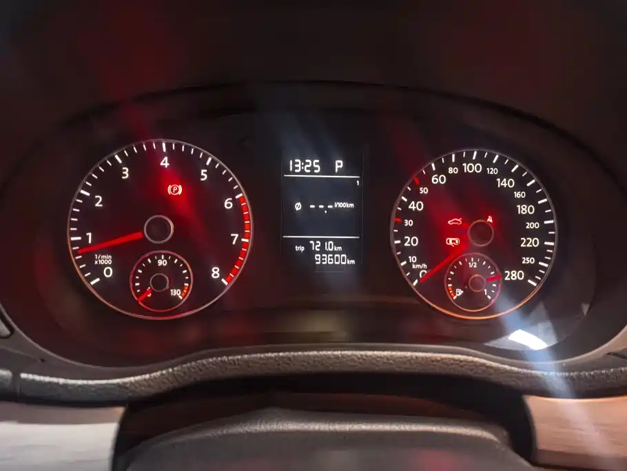 صورة 14 - Volkswagen Passat