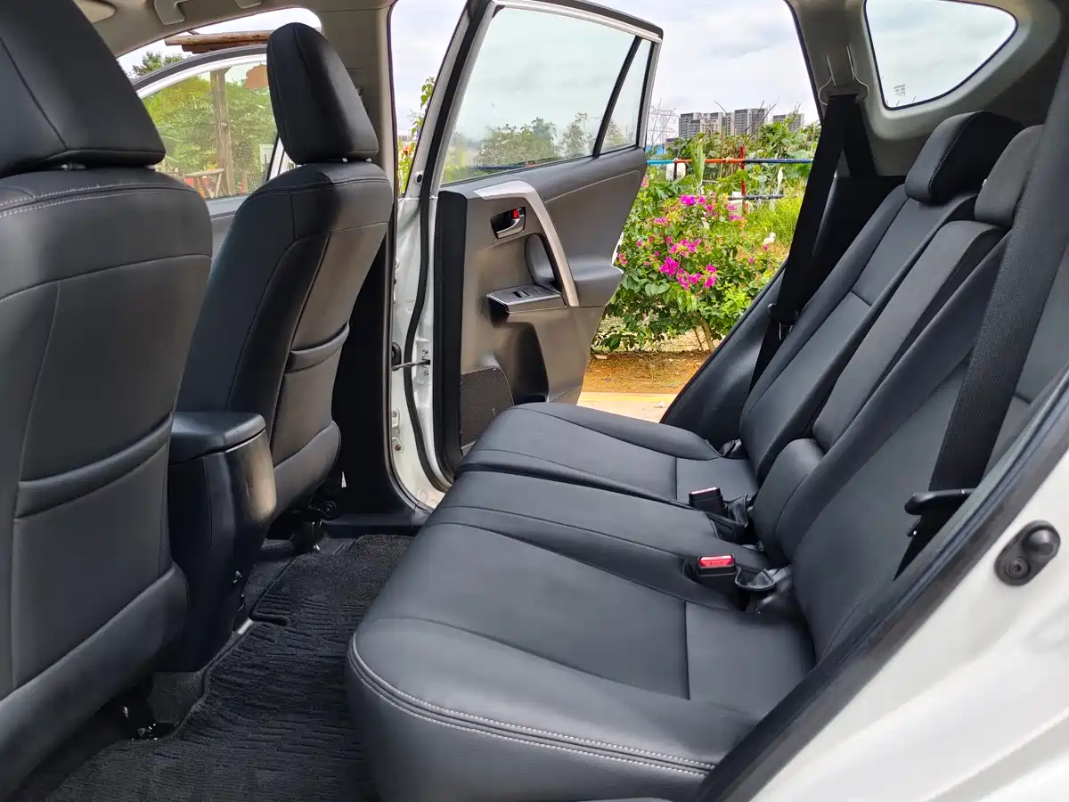 Toyota RAV4 Rongfang 2016 2.0L CVT 2WD Trend (China V) фото 8