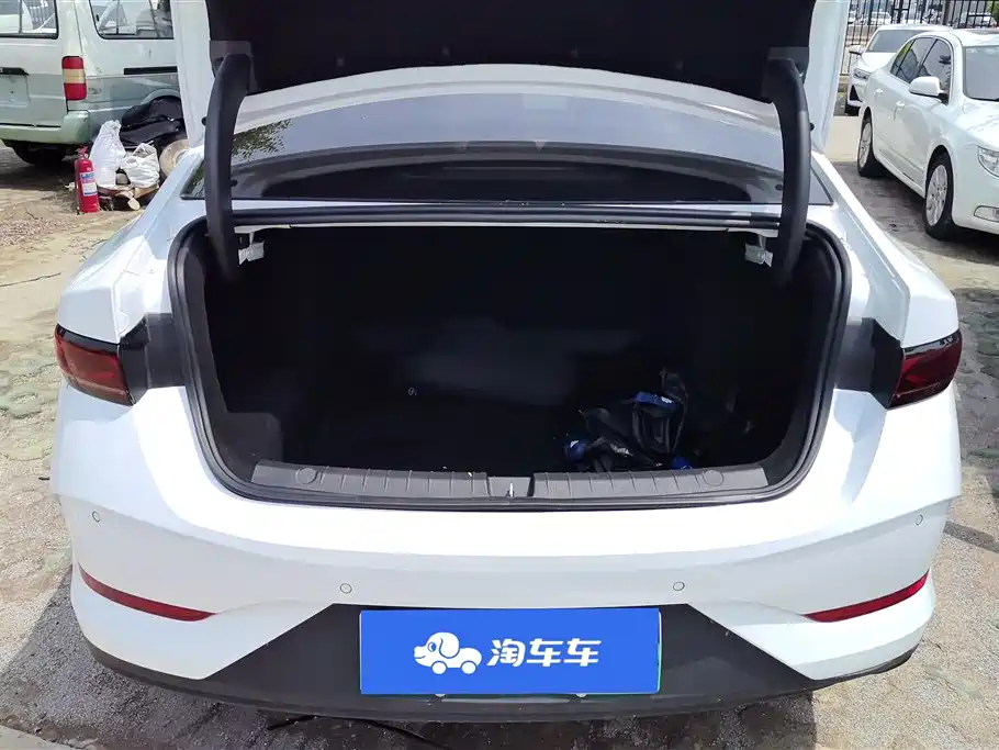 BYD Qin PLUS 2025 DM-i Smart Drive 55KM Leader фото 4