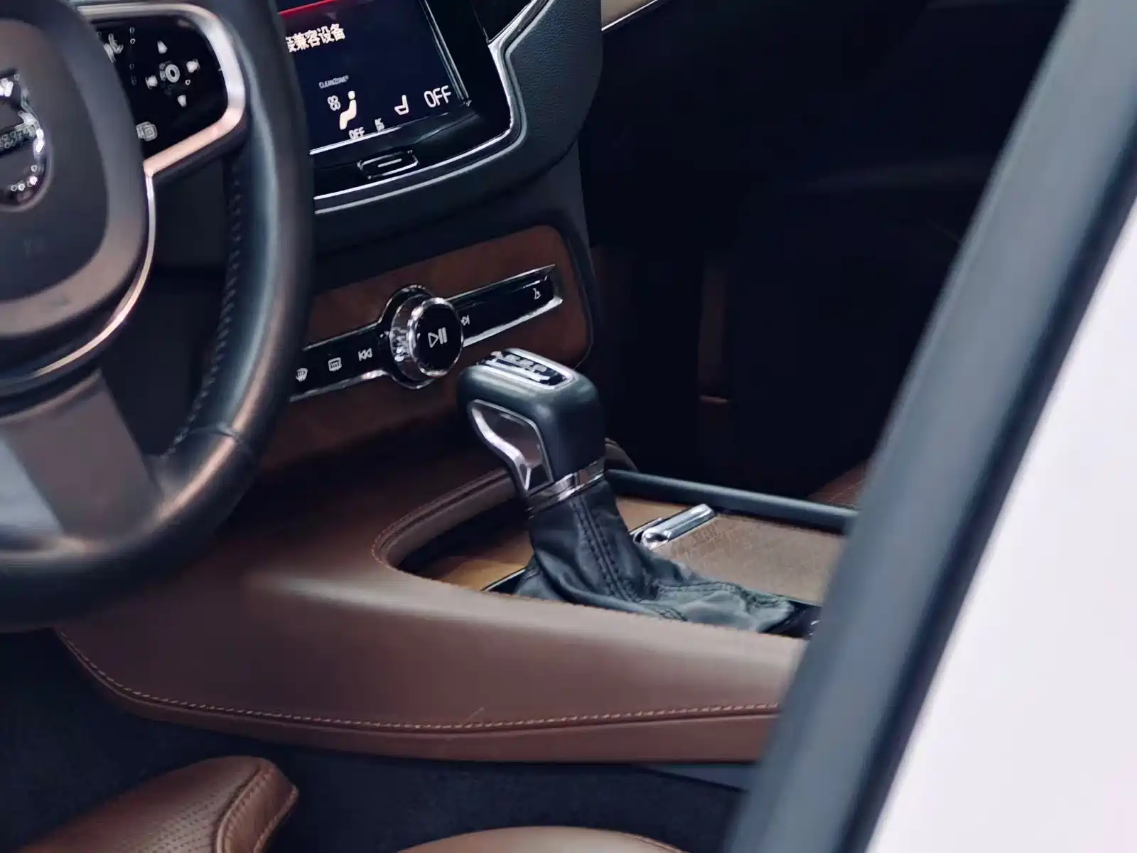 صورة 13 - Volvo XC90