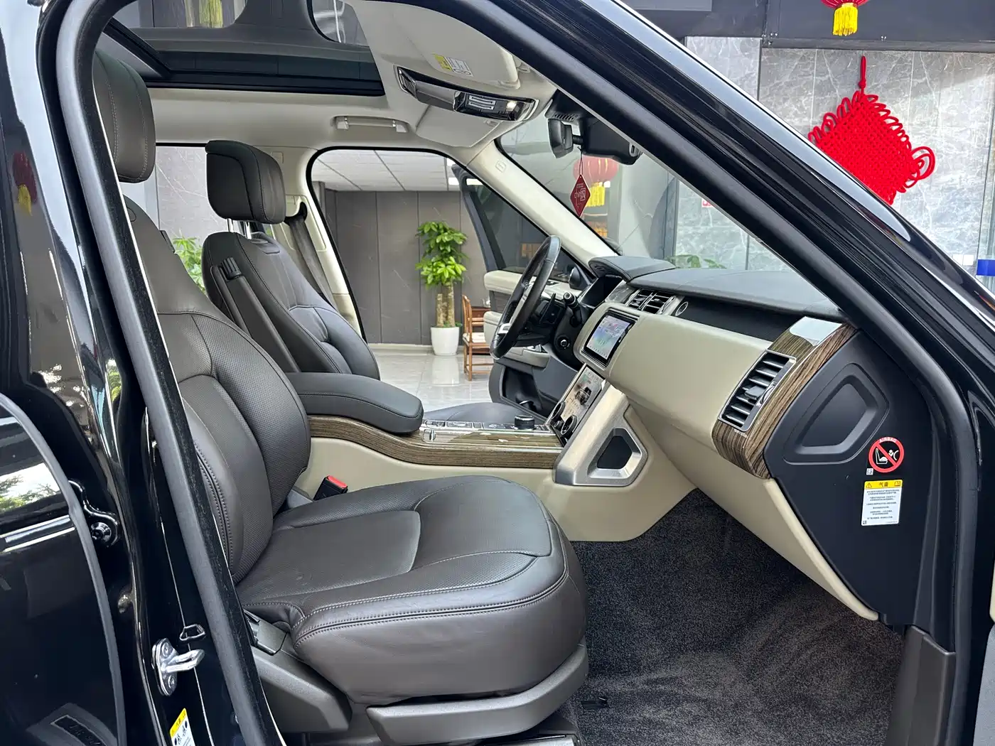 Land Rover Range Rover 2018 3.0 SC V6 Vogue Heritage Extended Edition фото 10