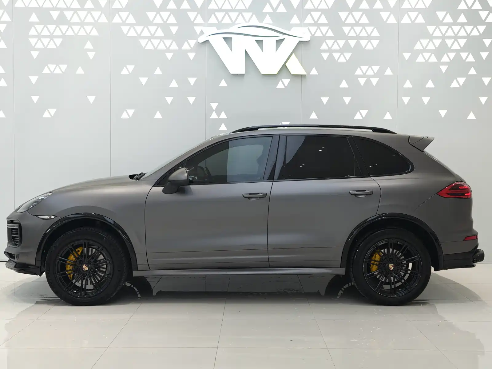 Photo 3 - Porsche Cayenne