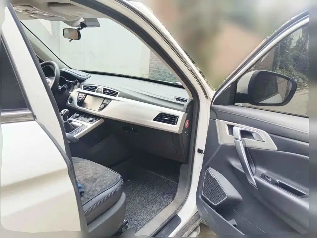 Photo 13 - Geely Atlas