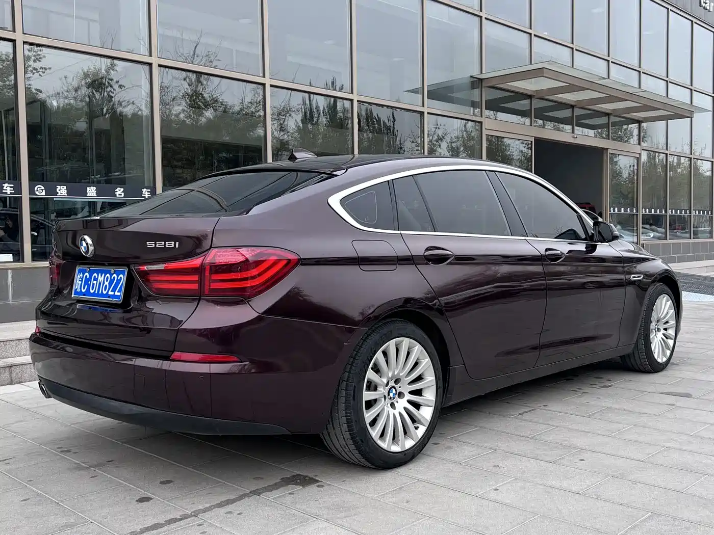 BMW 5 Series GT 2014 528i Leading фото 10