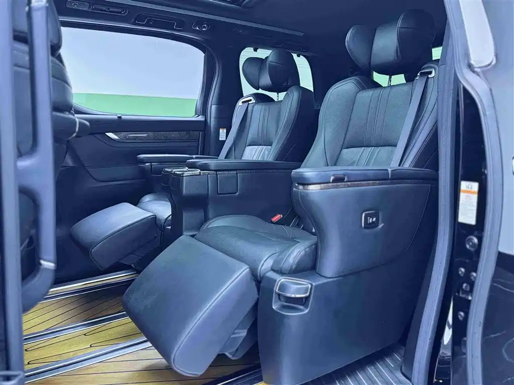 Toyota Alphard 2021 Hybrid 2.5L Ultimate фото 12