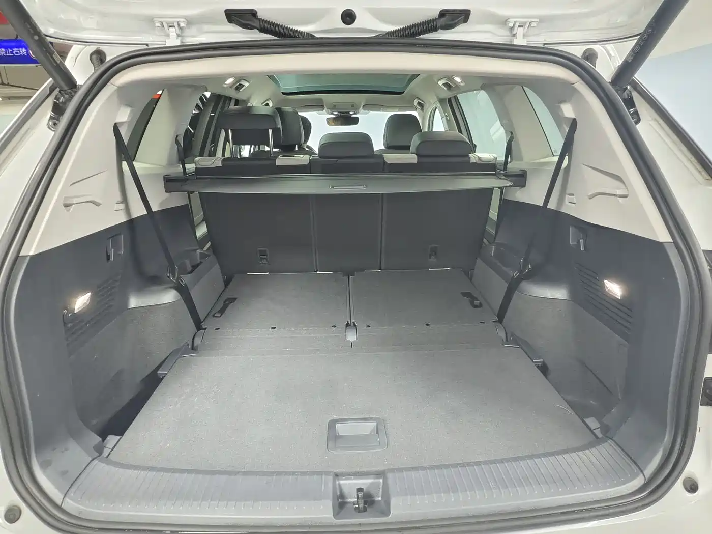 VOLKSWAGEN ID.6 CROZZ