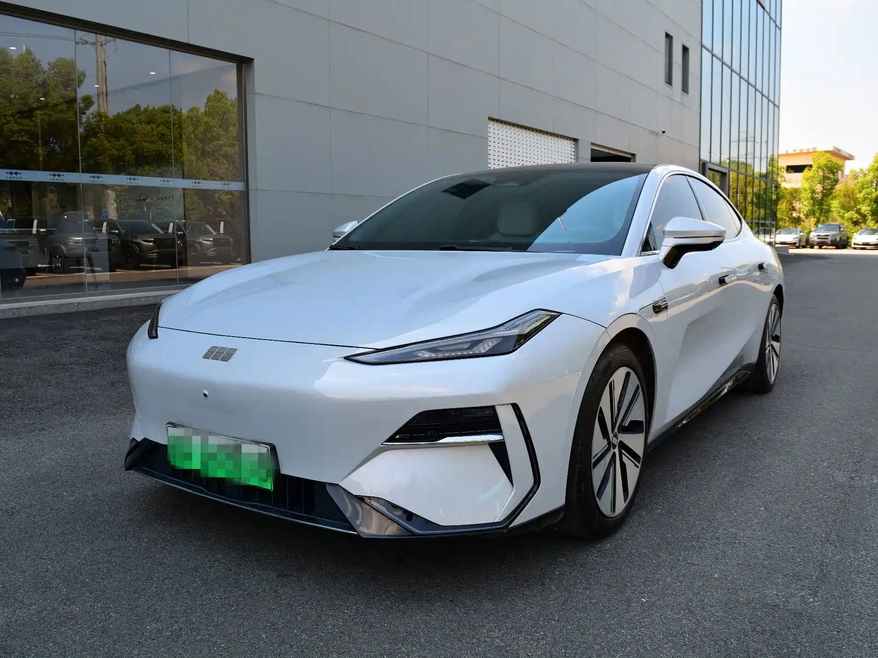 Фото 1 - Geely Galaxy Galaxy E8
