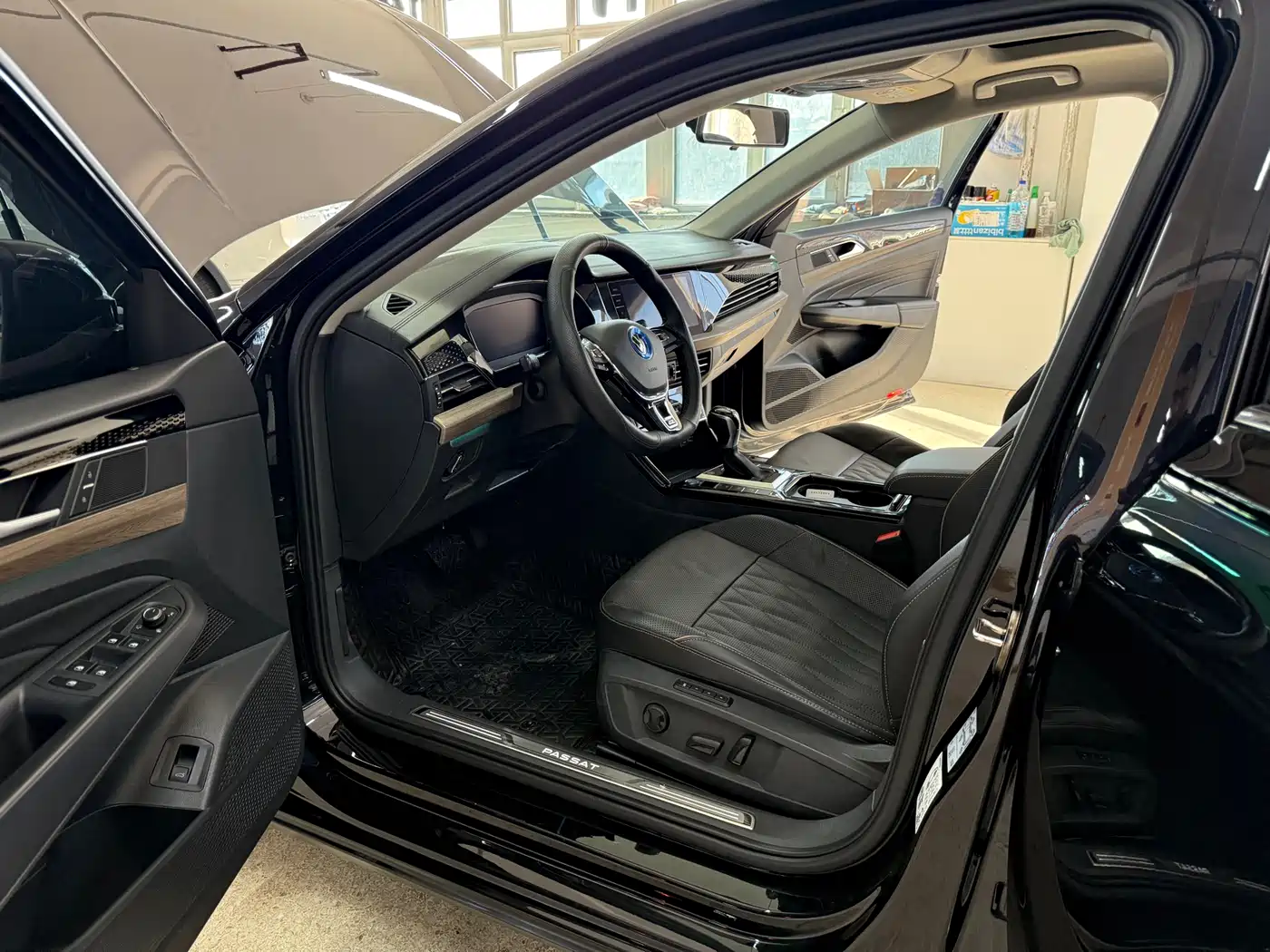 Volkswagen Passat 2021 Model 330TSI Luxury Edition фото 4