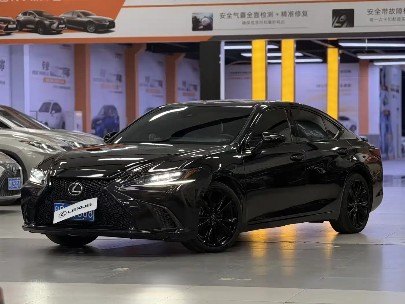 Фото 1 - Lexus ES