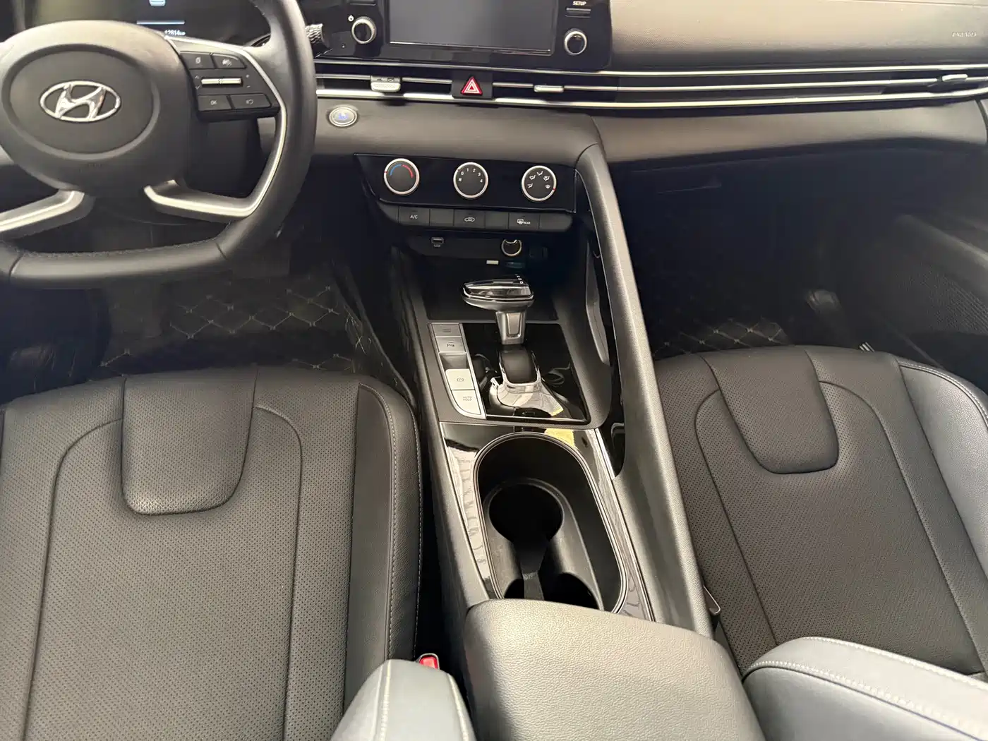 Hyundai Elantra 2023 1.5L CVT GLX Elite Edition фото 12