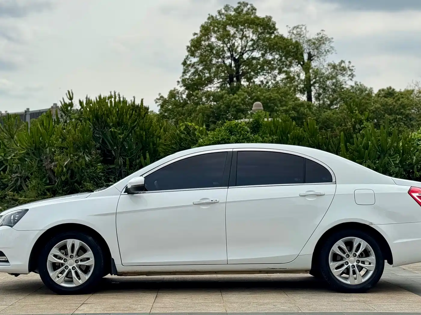 Geely Emgrand 2015 2015 Sedan 1.3T CVT Upward Edition
