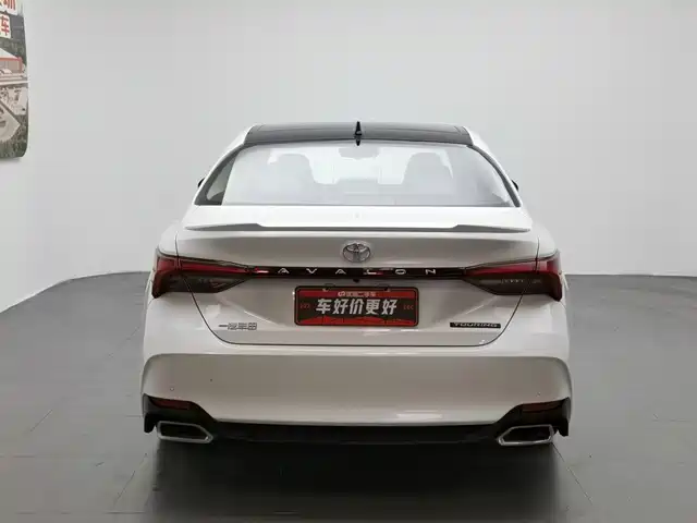 Toyota Avalon 2023 2.5L Touring Premium Edition — фото 4