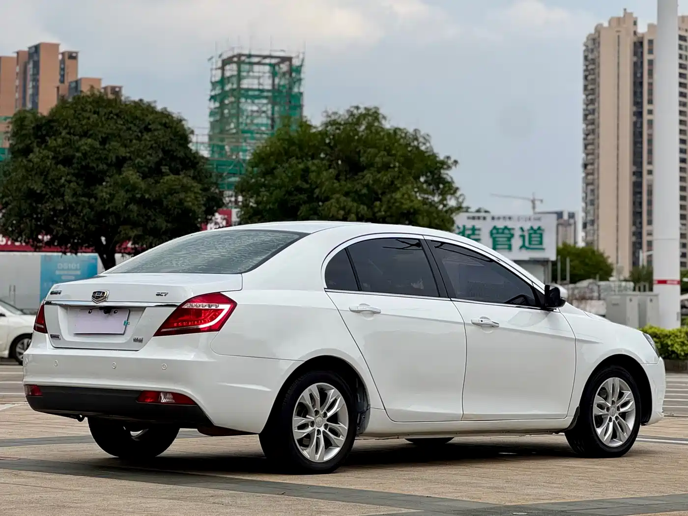 Geely Emgrand 2015 2015 Sedan 1.3T CVT Upward Edition