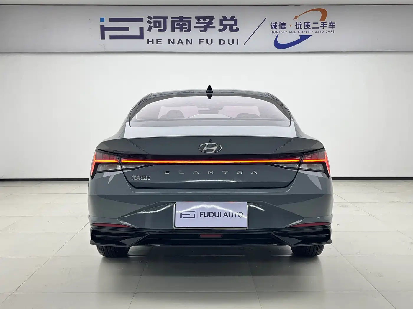 Hyundai Elantra 2022 1.5L CVT LUX Premium Edition фото 5