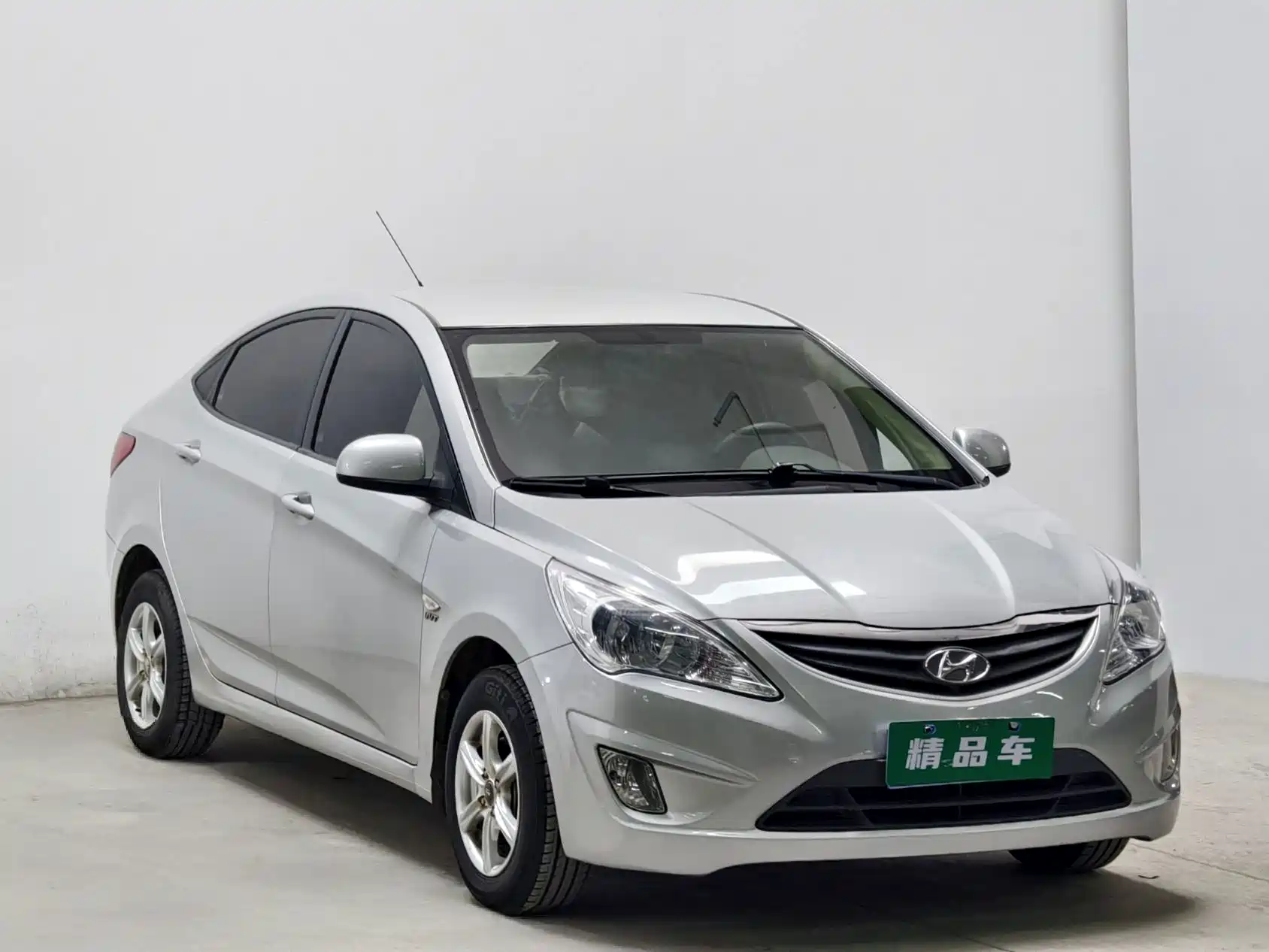 صورة 3 - Hyundai Verna