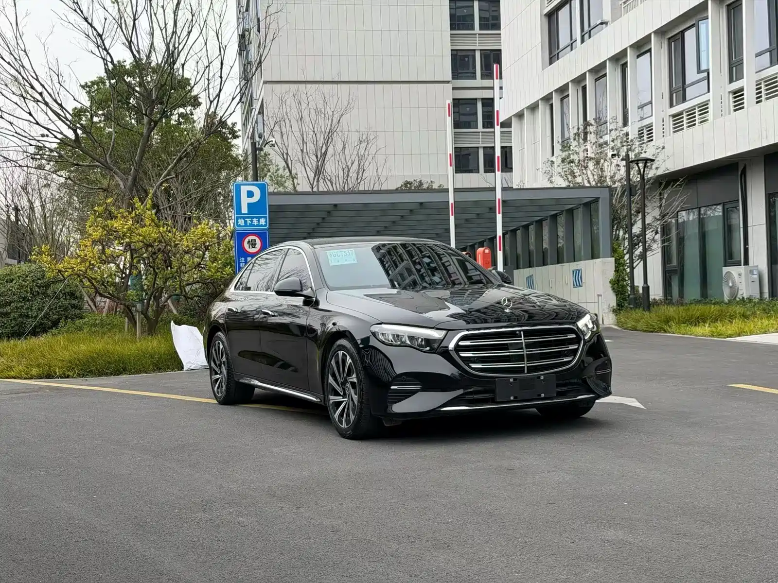 Фото 1 - Mercedes-Benz E-Class