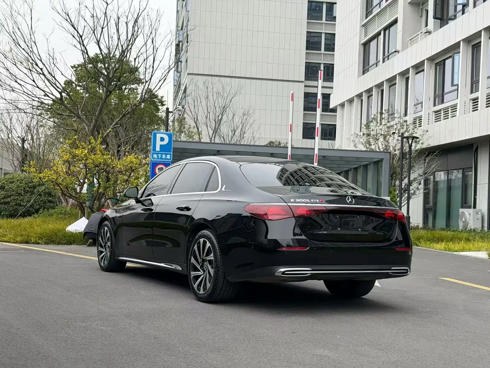 Фото 7 - Mercedes-Benz E-Class