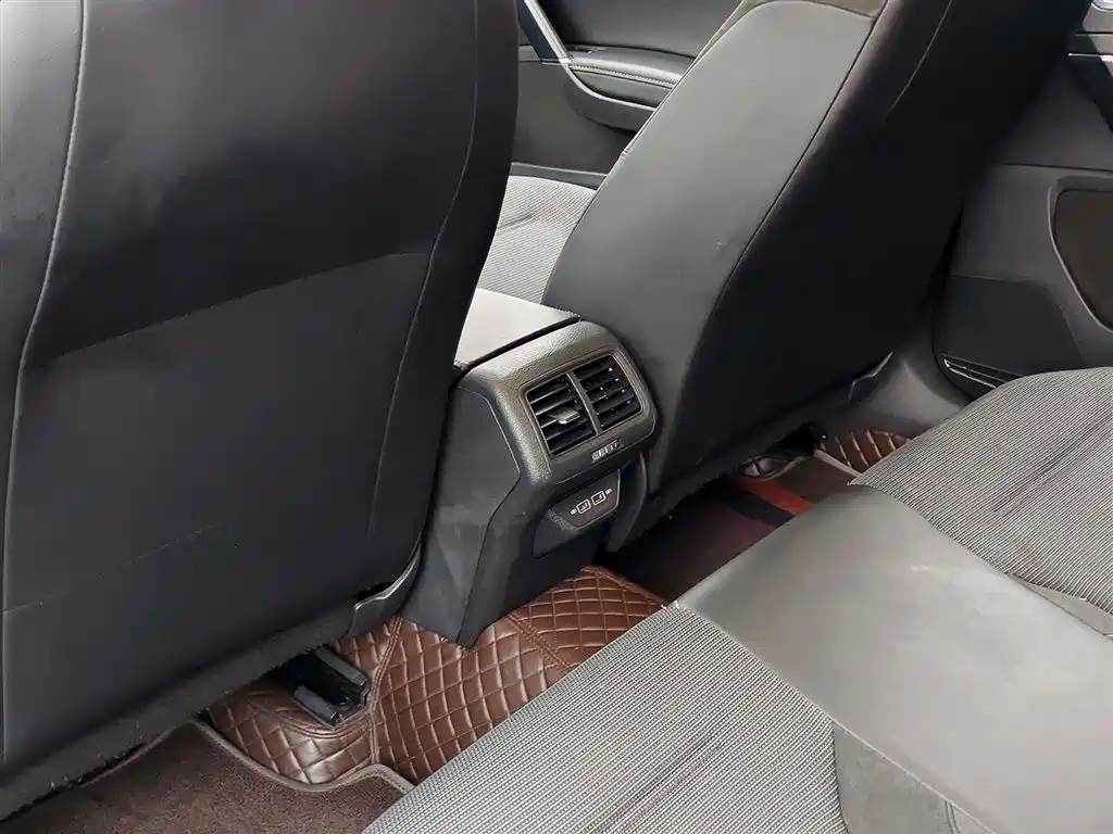 Volkswagen Golf 2020 Beloved Edition 280TSI DSG Comfort фото 9