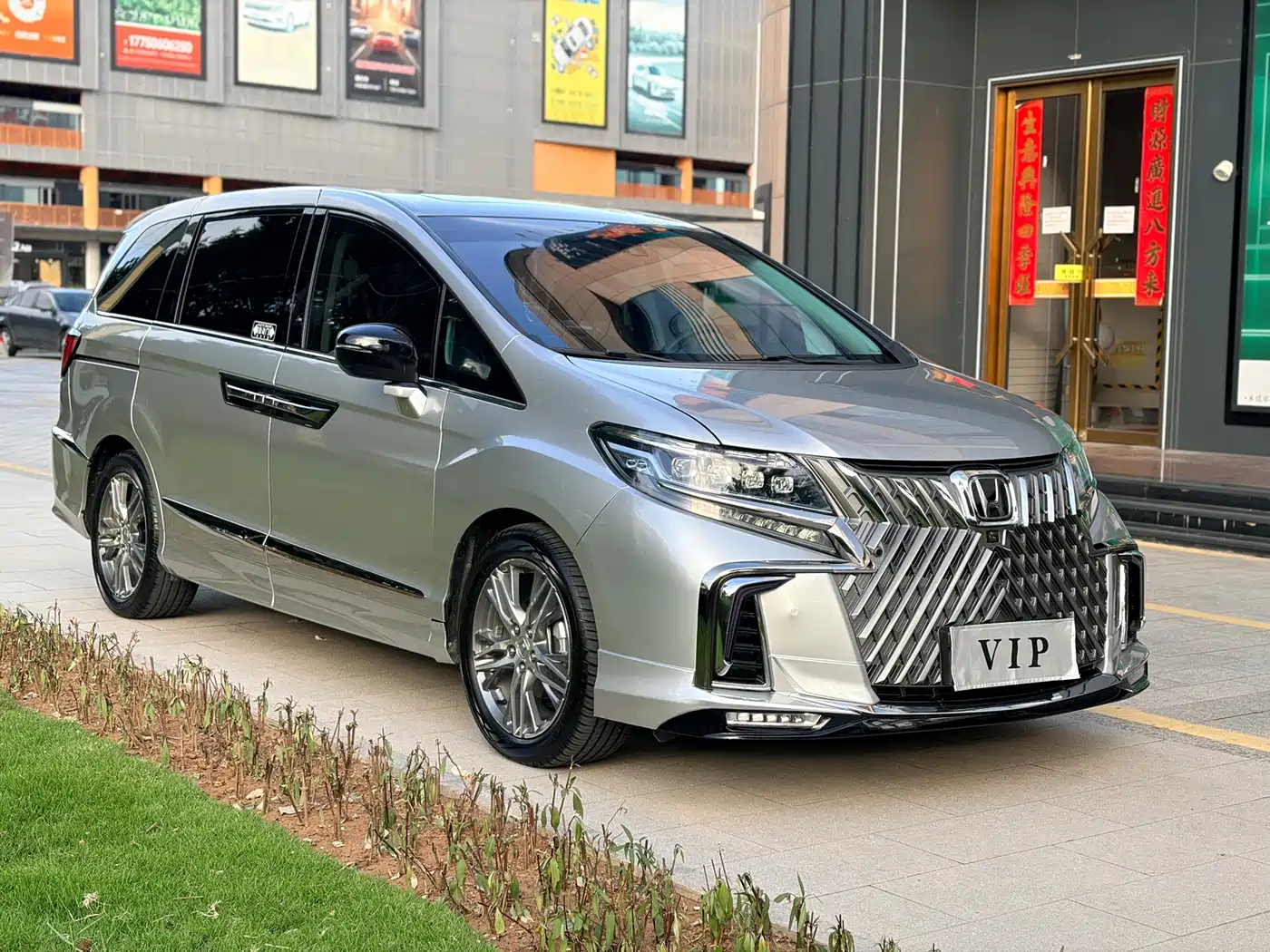 Honda Elysion 2019 2.0L Hybrid Supreme Edition фото 3