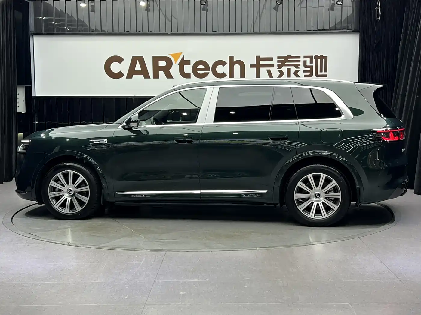 AITO Wenjie AITO M8 2025 Model Extended Range Max+ Edition 53.4kWh 6-Seater фото 4